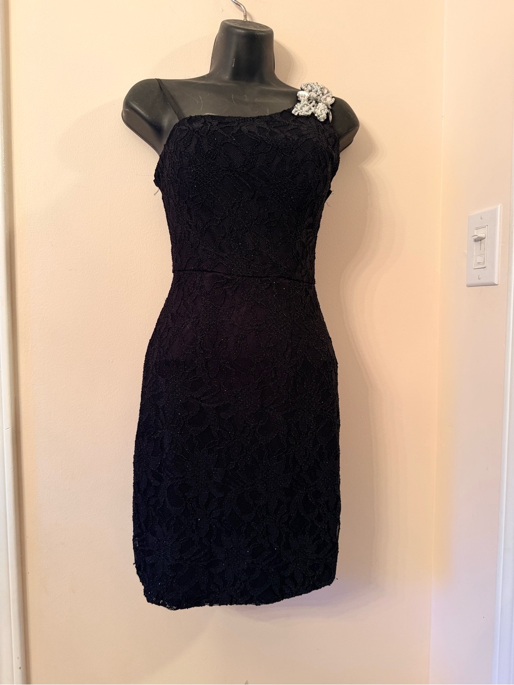 Hoco Black Lace Bling Appliqué’ City Triangles One Shoulder Mini Dress 3